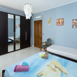 Casa Vacanze Yellow House: Appartamento In Pieno Centro Confort E Relax